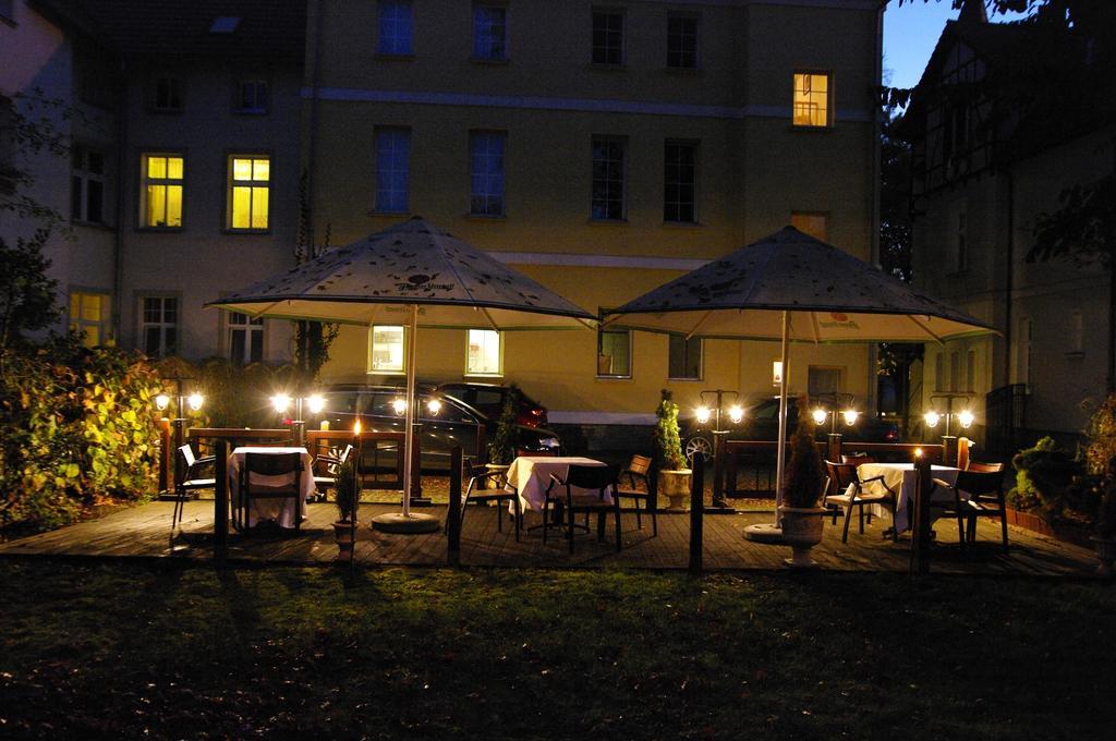 Pensjonat - Restauracja Zolty Domek Szczecinek Exterior photo