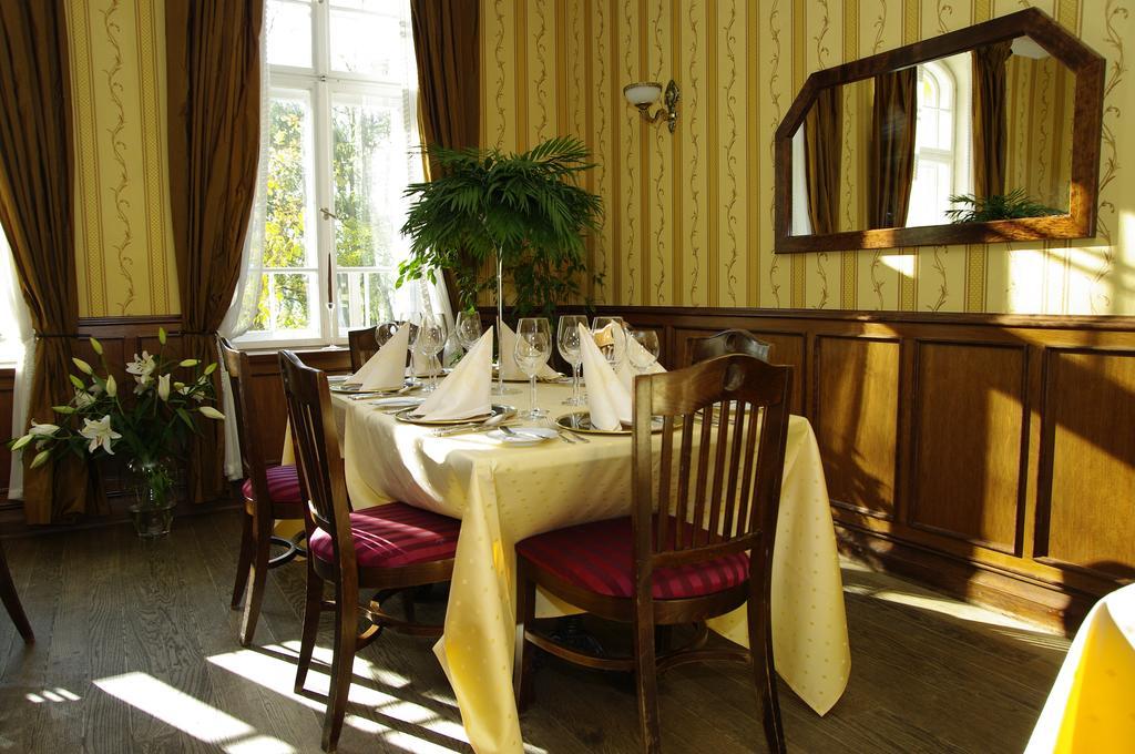 Pensjonat - Restauracja Zolty Domek Szczecinek Exterior photo